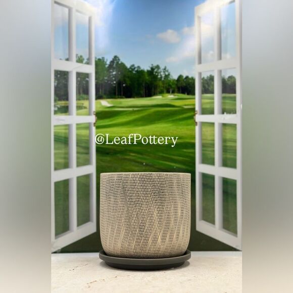 Greich Gray/Beige Ceramic Planter Pot with saucer attached - Picture 9 of 9